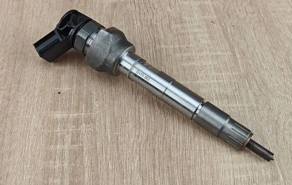BMW X6 G06 Fuel injector 9886370