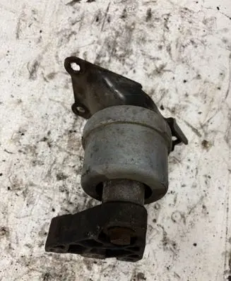 Volkswagen Transporter - Caravelle T5 Engine mount bracket 7E0199256J