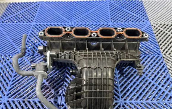 Toyota Prius+ (ZVW40) Intake manifold 1105870S01