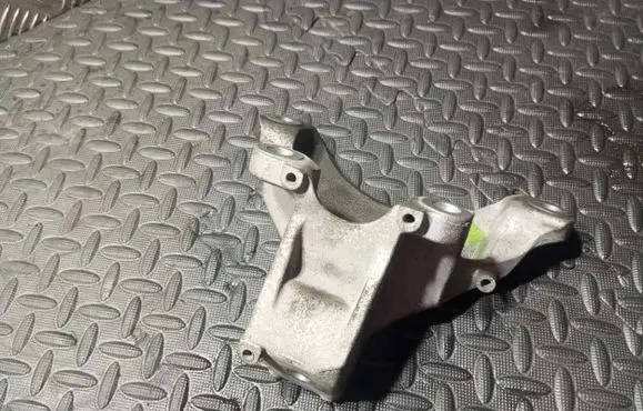 BMW 5 F10 F11 Engine mounting bracket 6781228 22116781228
