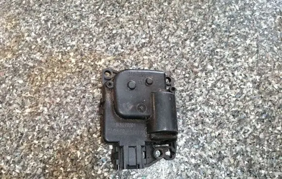 Chrysler Town & Country V Air flap motor/actuator M8679001