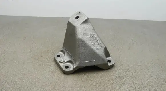 BMW 5 F10 F11 Engine mounting bracket 6795958