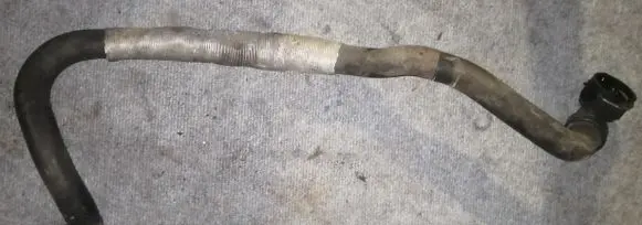 Volvo V70 Engine coolant pipe/hose