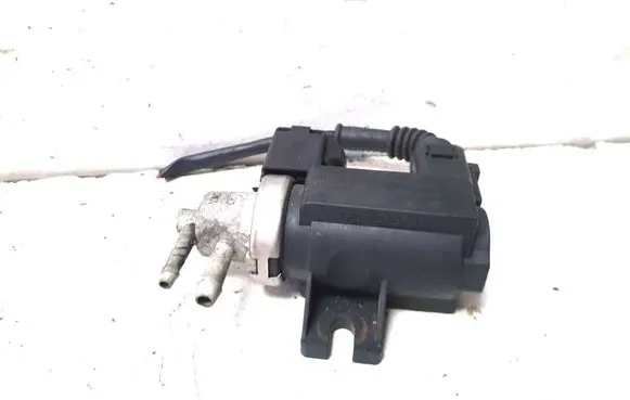 Audi A4 S4 B7 8E 8H Turbo solenoid valve 8E0906627C