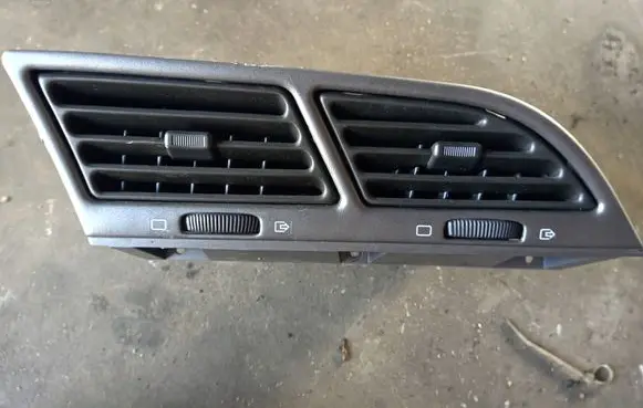 Peugeot 306 Dash center air vent grill 9610210577 9453434477
