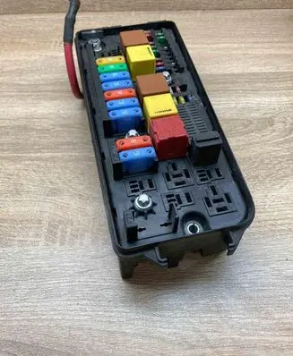 Opel Signum Fuse module 13144711 519068027