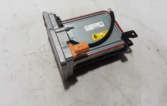 Volvo XC40 Voltage converter inverter 32275606