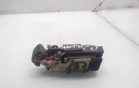 Opel Frontera B Front door lock 16639861