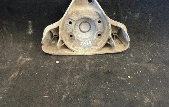 Skoda Octavia Mk2 (1Z) Holder (bracket) 