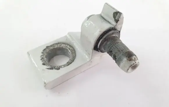 Volkswagen Tiguan Front door upper hinge