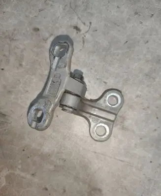 Volvo V50 Front door lower hinge 30784890 A046572