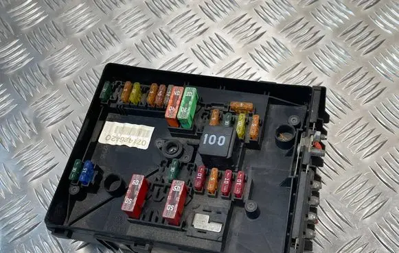 Volkswagen Golf Plus Fuse module 1K0937125D