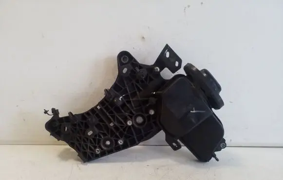 Nissan Navara D23 Oil filler cap 152577731R