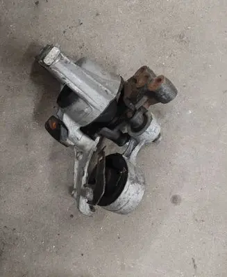 Honda Civic IX Engine mount bracket 21TA9