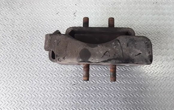 Iveco Daily 30.8 - 9 Engine mount bracket