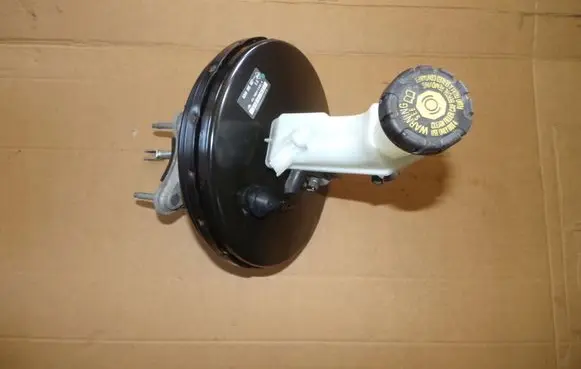 Renault Clio III Brake booster 8200895687