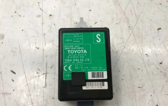 Toyota Auris 150 Door central lock control unit/module 8974002010 61B301000
