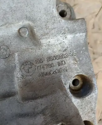 BMW 5 F10 F11 Generator/alternator bracket 8506863