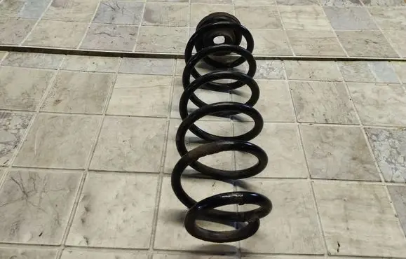 Volkswagen Golf IV Rear coil spring