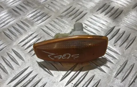 Hyundai Elantra Front fender indicator light