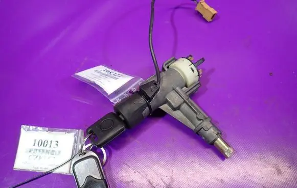 Audi 80 90 S2 B4 Ignition lock 8A0905851