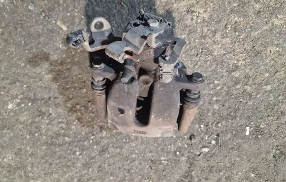 Peugeot 5008 Rear brake caliper