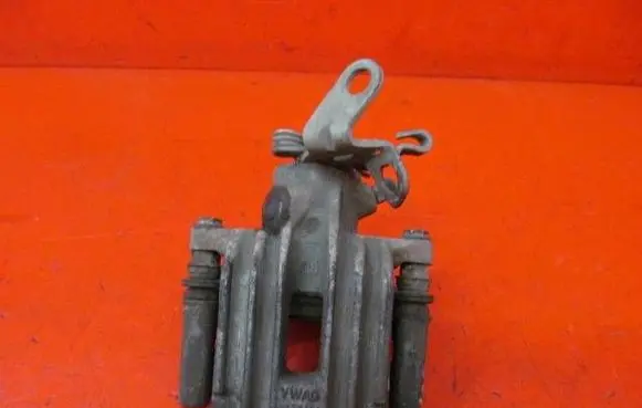 Volkswagen Golf VI Rear brake caliper GOLFVIZACISKLT