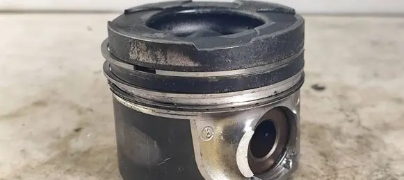 Mitsubishi Outlander Piston M174