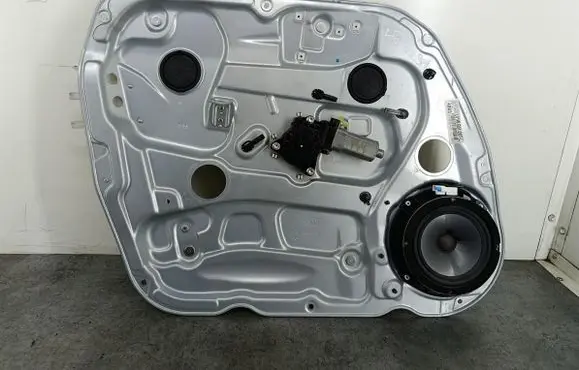 KIA Carens I Front door window regulator with motor 