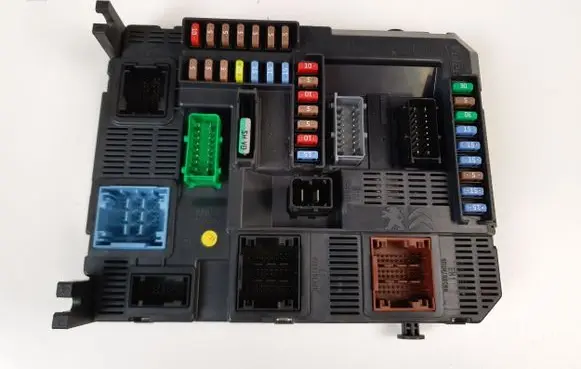 Peugeot 2008 I BSM Control unit 9807532080