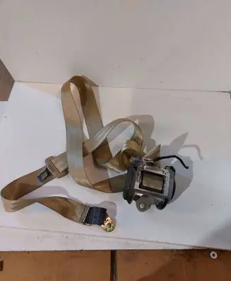 Middle seatbelt (rear)