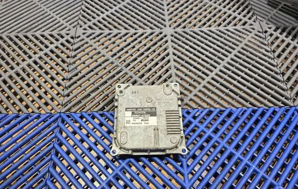 Toyota Prius+ (ZVW40) LED ballast control module 8596747020 36SA5658448