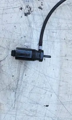 Volvo XC90 Windscreen/windshield washer pump 81438193