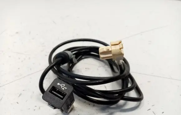 BMW 6 F12 F13 USB socket connector 9237656 84109237656 61319167196