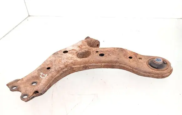 Toyota Auris 150 Front lower control arm/wishbone