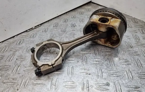 Toyota Land Cruiser (J100) Piston with connecting rod 50051