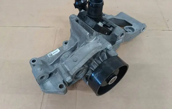 Mini One - Cooper F56 F55 Water pump 2381337