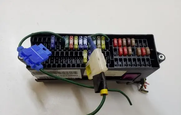 Volkswagen Tiguan Fuse module 0807134722 570002019152 423473
