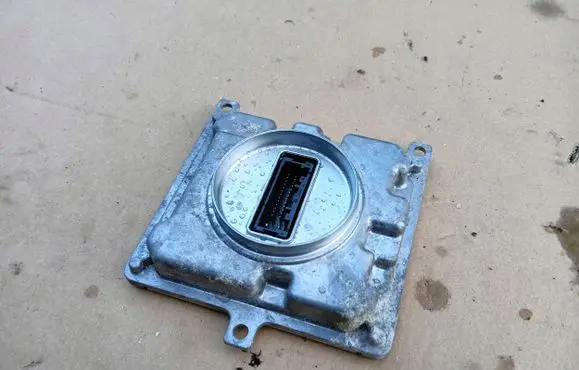 Mazda CX-30 Xenon control unit/module DGL267890