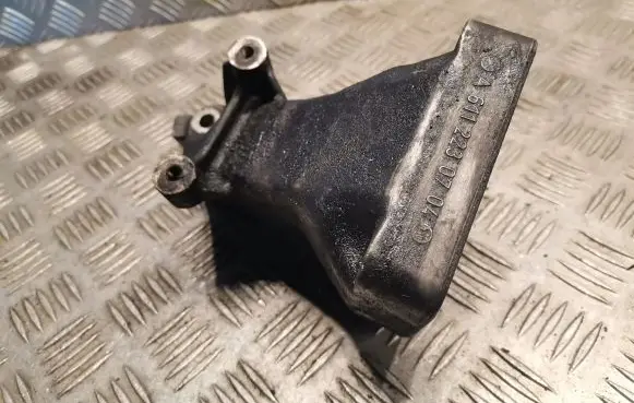 Mercedes-Benz C W203 Engine mounting bracket 6112230704