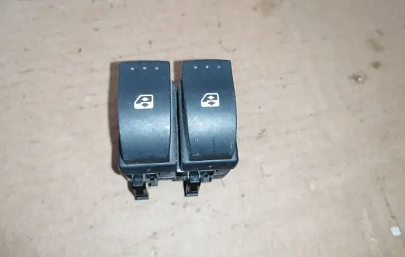 Renault Scenic II - Grand scenic II Electric window control switch 315046A