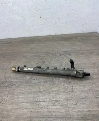 Volkswagen Golf VI Fuel pressure regulator 03L130764A 03L130089B 03L906051