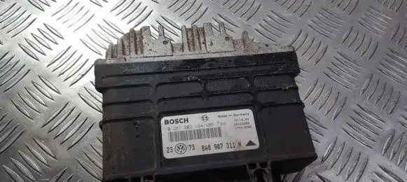 Volkswagen Golf III Engine control unit/module 8A0907311H