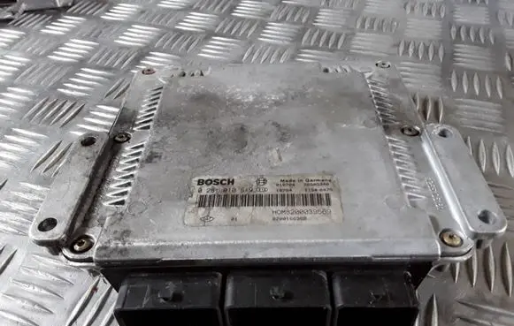 Renault Scenic I Engine control unit/module 0281010819 8200166362 28SAS340