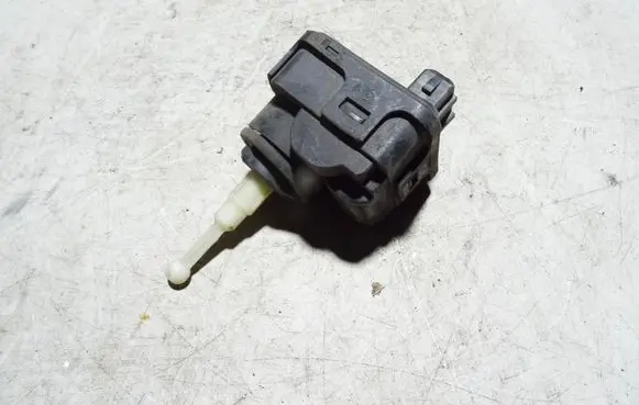 Volkswagen PASSAT B5 Headlight level adjustment motor 3A0941295