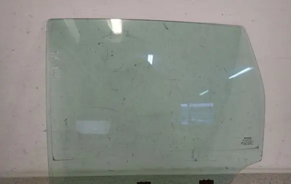Nissan Note (E11) Sliding door window/glass 