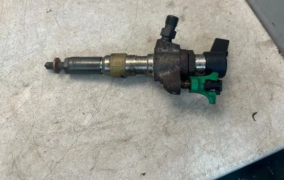 Ford Focus Fuel injector 9674973080