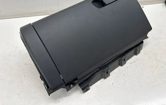 Nissan Qashqai J12 Glove box 681026UA0A