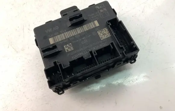 Volkswagen PASSAT B8 Door control unit/module 5Q0959393K