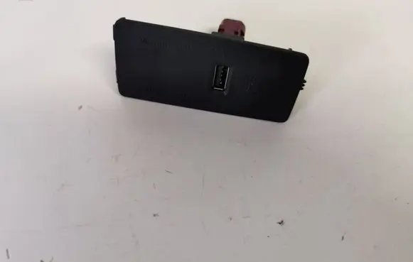Volvo XC60 USB socket connector 31417508